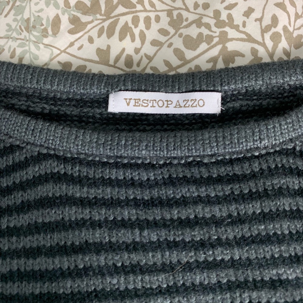 π« Sweater - Picture 4 of 4